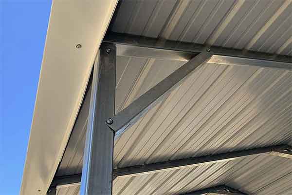 Wall bracing on metal structure