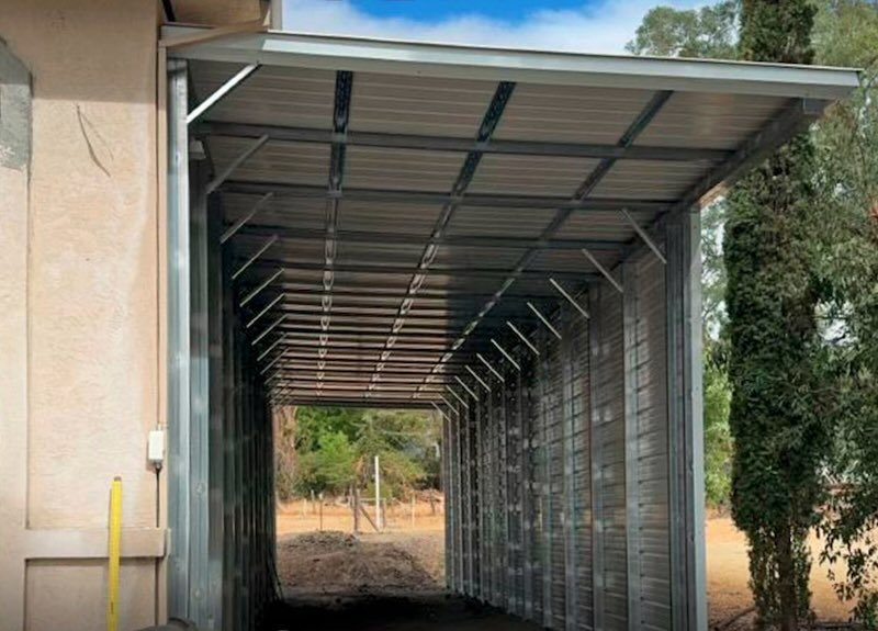 Partially enclosed lean-to addition